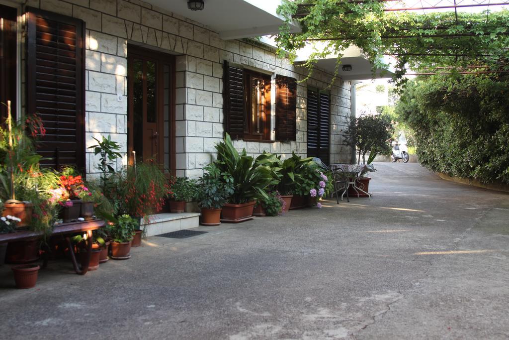 Apartments Becic Budva Bagian luar foto